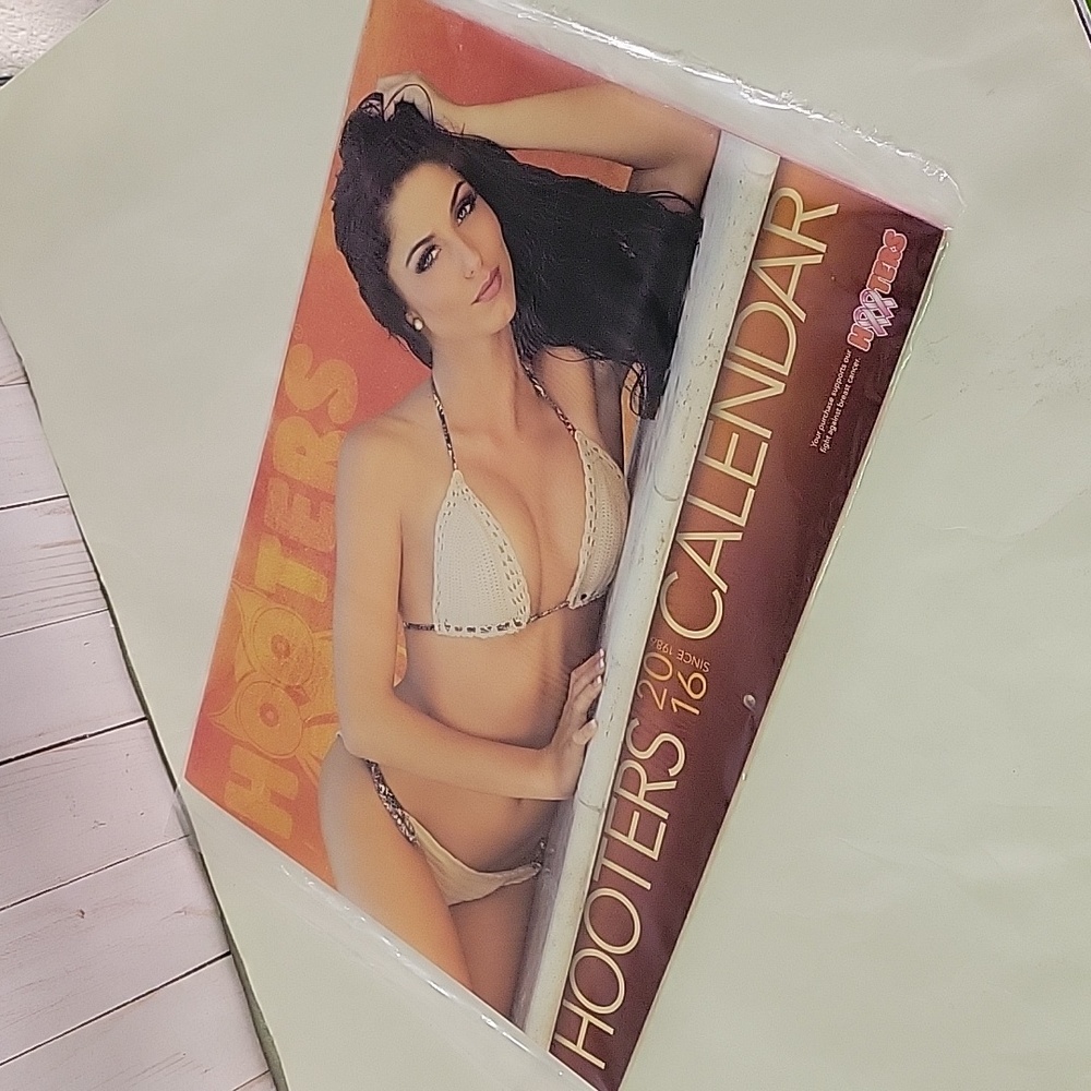 New-sealed Never Used HOOTERS Collection Calendar Girls 2016 - Picture 14 of 14